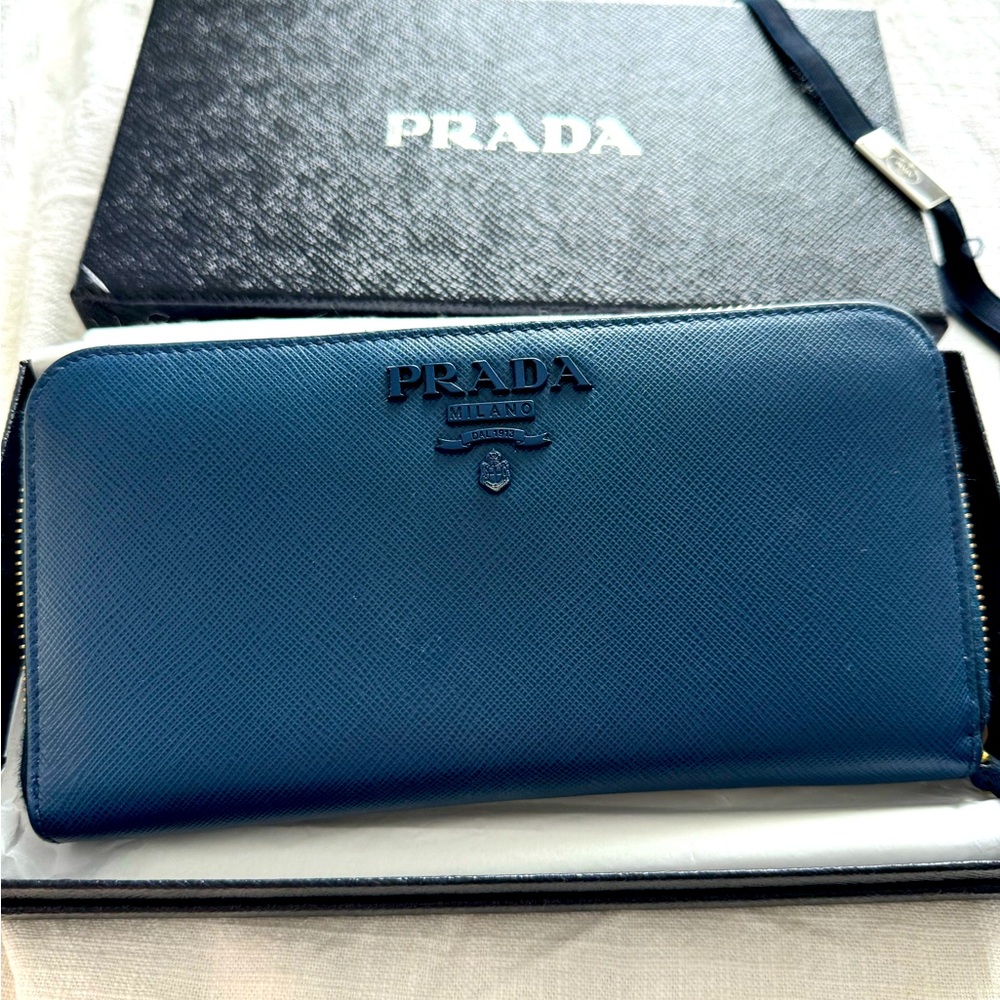Prada Saffiano wallet